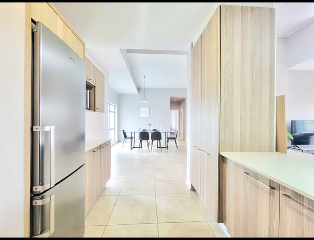3 BEDROOM APARTMENT TO LET IN OAKLANDS